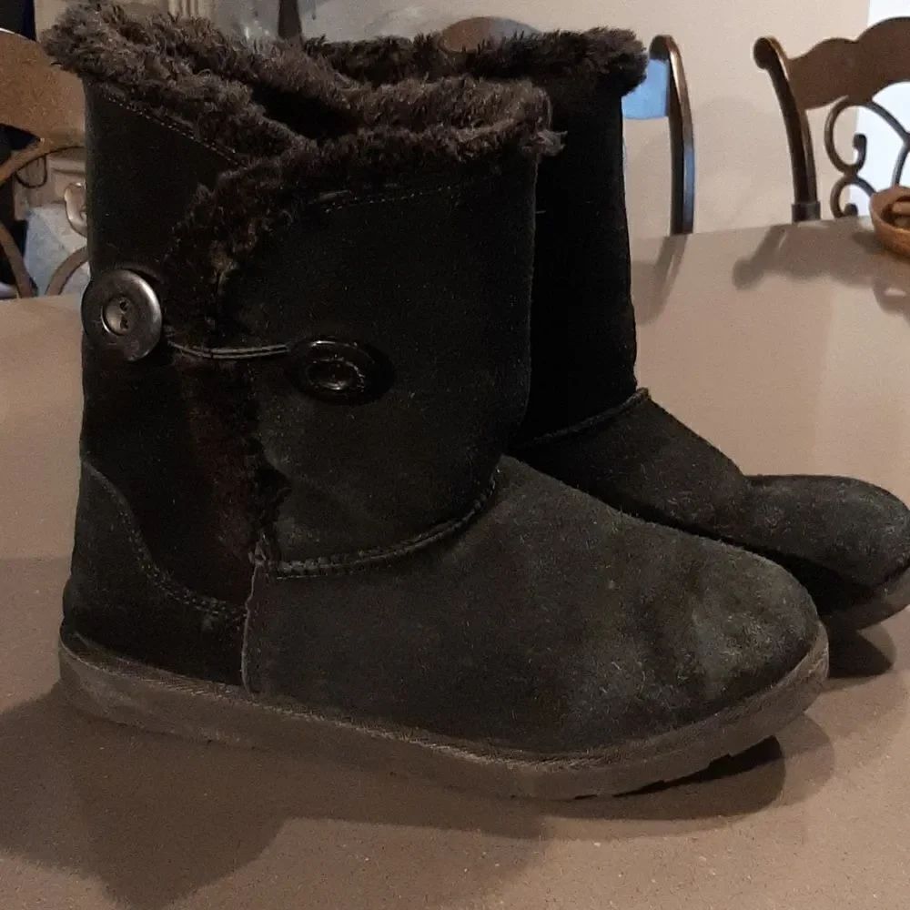 Kohls Womens 9M Black Cozy Boots
